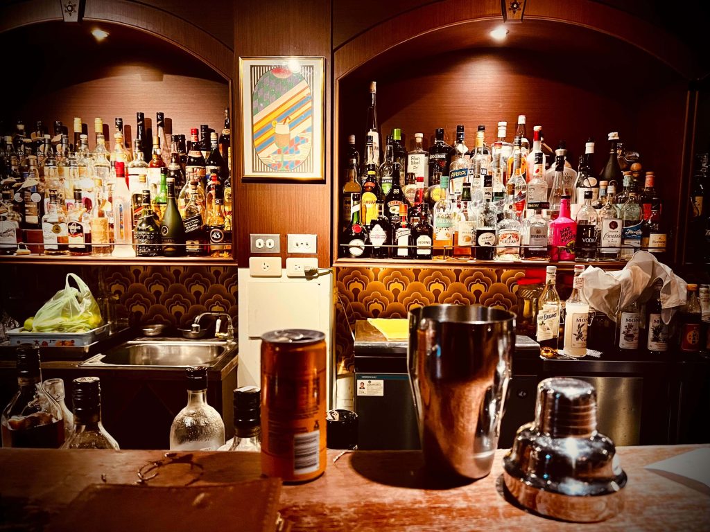 高雄老式古宅酒吧|萬吧 One Bar,帶你回到昭和時代的港都 萬吧|高雄酒吧