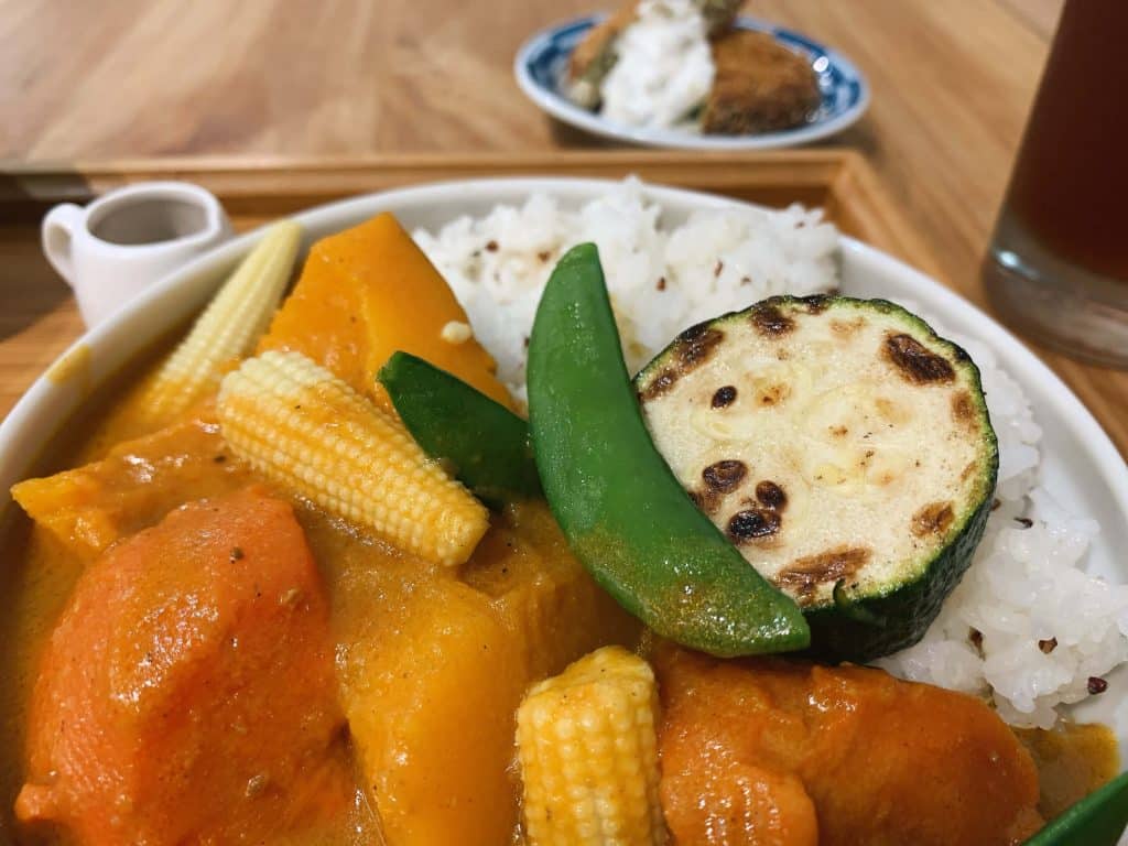 台中西區半半食室|老宅裡飄蔬食香,純素手工早午餐,用蔬食開啟美好的一天! 半半蔬菜咖哩飯$110-2