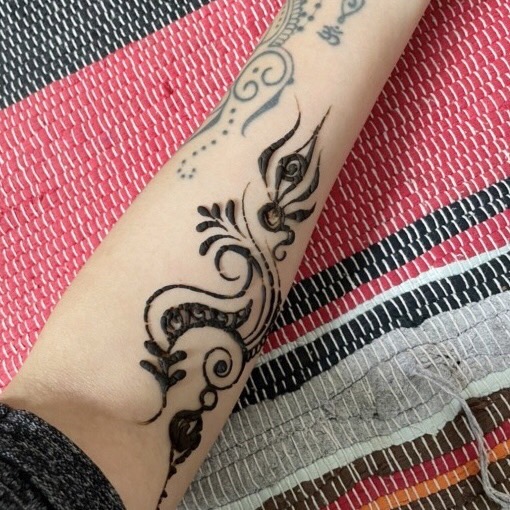 你聽過印度Henna彩繪嗎?百變風格、華麗圖騰讓蔡依林等名人都熱愛! 你聽過印度Henna彩繪嗎?