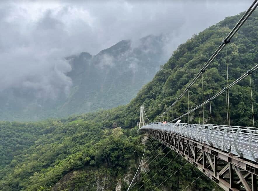【花蓮兩天一夜】包山包海攻略大公開!台版紐西蘭餵動物、超人氣吊橋高空賞峽谷美景 叮咚News|分享新奇與樂趣