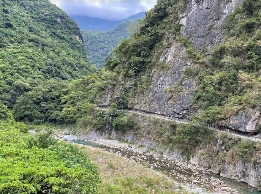 【花蓮兩天一夜】包山包海攻略大公開!台版紐西蘭餵動物、超人氣吊橋高空賞峽谷美景 叮咚News|分享新奇與樂趣