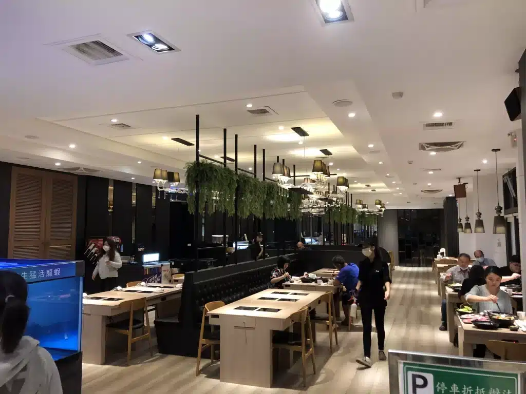 牛鍋私藏鍋物|超高CP值平價火鍋,蔬菜、飲料、冰淇淋無限續盤吃到飽 台中大里火鍋 台中大里火鍋推薦|牛鍋