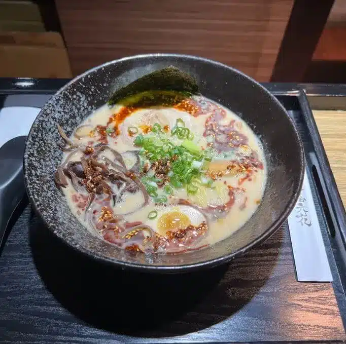 麵屋六花 |6種特濃豚骨拉麵一次滿足,火烤「花椒豚骨」香味撲鼻,口水滴不完啦! 麵屋六花 |久留米系拉麵