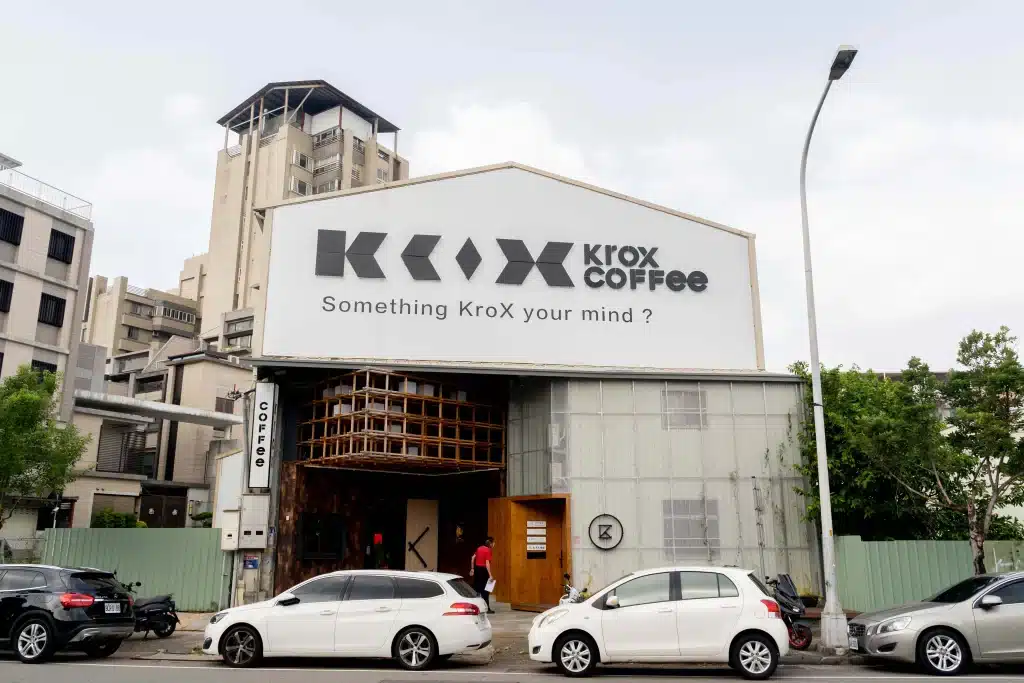 【台中跨蒔咖啡】KroXCoffee 新概念店|工業風裝潢的天花板!工廠變身文青咖啡店 【台中跨蒔咖啡】KroXCoffee 新概念店