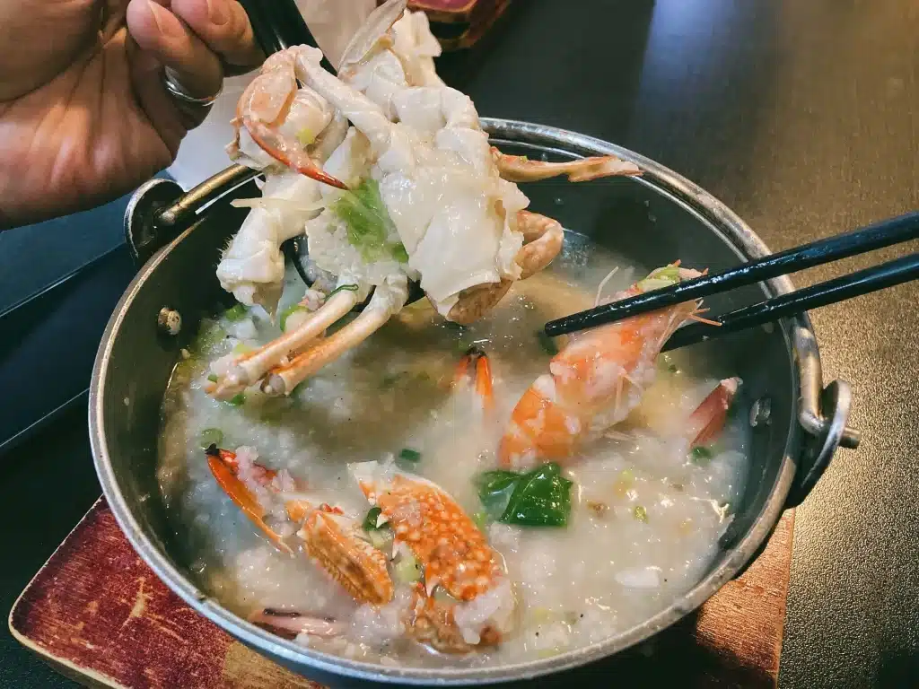 【大里美食】高CP值「霸氣螃蟹海鮮粥」,滿滿海鮮讓你一吃上癮! 招牌1:霸氣螃蟹海鮮粥$280-2