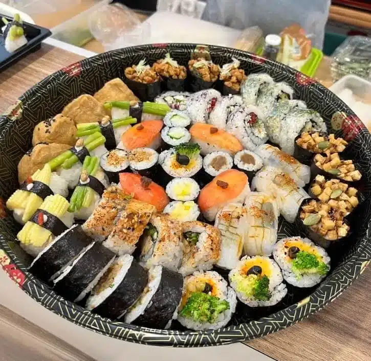 【台中蔬食美食】蔬壽司|壽司一定要搭生魚片?椰子沙西米、紫蘇番茄,創新蔬食顛覆你的想像! 叮咚News|分享新奇與樂趣
