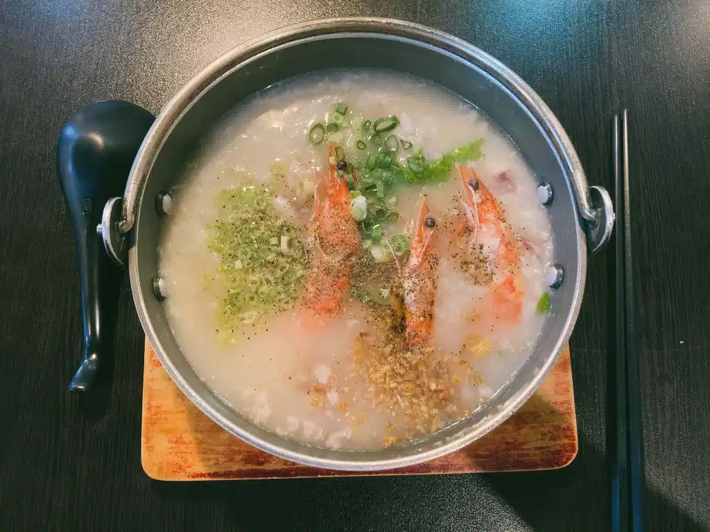 【大里美食】高CP值「霸氣螃蟹海鮮粥」,滿滿海鮮讓你一吃上癮! 招牌2:好料鮮蝦粥$200