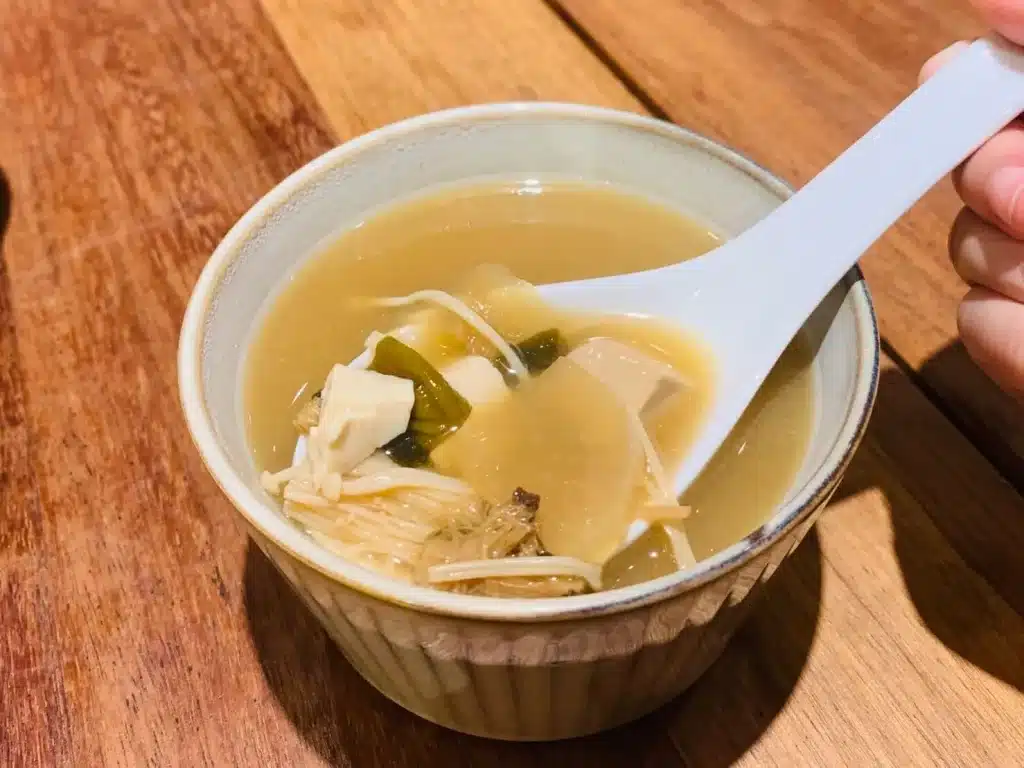 台中西區餐廳推薦|日春堂創意蔬食餐館:打破你對蔬食的想像,常常中西融合的蔬食料理! 蔬菜味噌湯 $35
