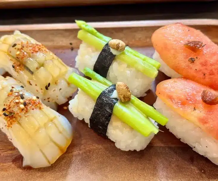 【台中蔬食美食】蔬壽司|壽司一定要搭生魚片?椰子沙西米、紫蘇番茄,創新蔬食顛覆你的想像! 叮咚News|分享新奇與樂趣