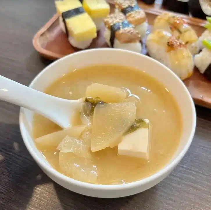 【台中蔬食美食】蔬壽司|壽司一定要搭生魚片?椰子沙西米、紫蘇番茄,創新蔬食顛覆你的想像! 叮咚News|分享新奇與樂趣