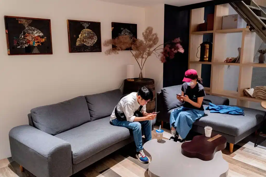 【台中跨蒔咖啡】KroXCoffee 新概念店|工業風裝潢的天花板!工廠變身文青咖啡店 芙玉綠茶奶提 (微冰)$65-2