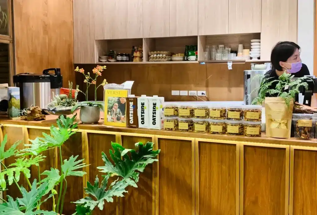 台中西區餐廳推薦|日春堂創意蔬食餐館:打破你對蔬食的想像,常常中西融合的蔬食料理! 店內環境