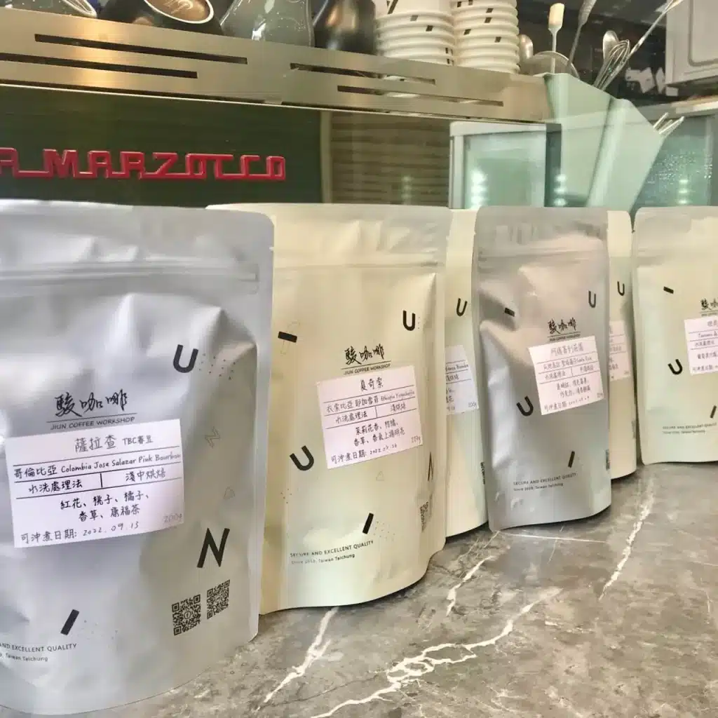 【台中咖啡廳】駿咖啡|60年紅磚老宅雙人下午茶$399!限時出爐可頌、檸檬塔、焦糖布丁大滿足 現場販售自家烘豆