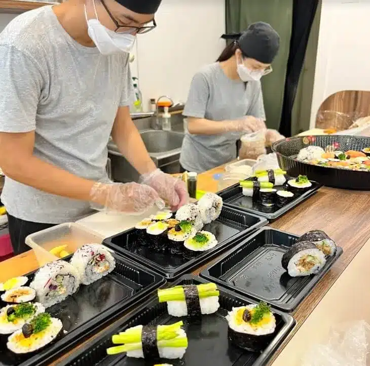 【台中蔬食美食】蔬壽司|壽司一定要搭生魚片?椰子沙西米、紫蘇番茄,創新蔬食顛覆你的想像! 叮咚News|分享新奇與樂趣
