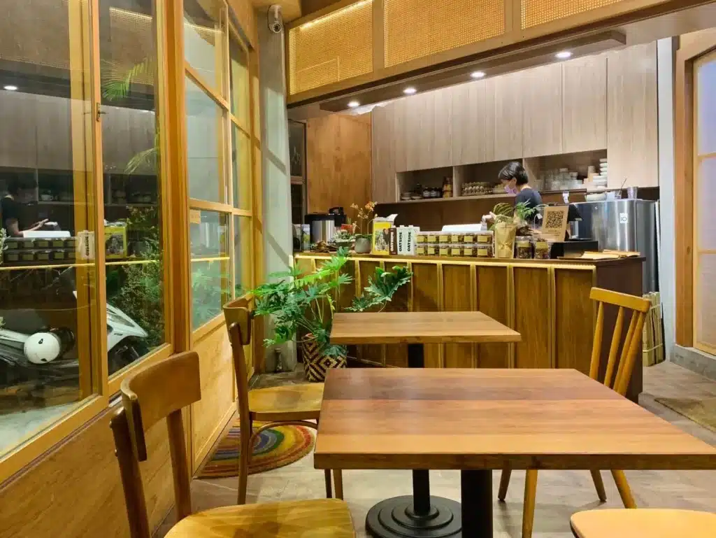 台中西區餐廳推薦|日春堂創意蔬食餐館:打破你對蔬食的想像,常常中西融合的蔬食料理! 店內環境-3