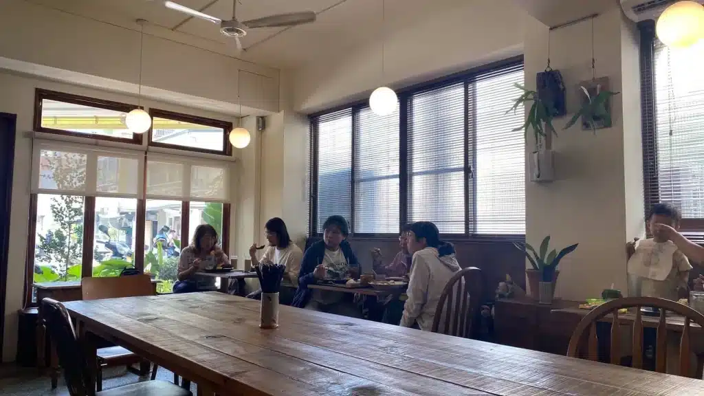 早晨小姐| 嘉義早午餐首選!主打健康手作麵包,讓你一早清爽無負擔 早晨小姐|店內環境-2