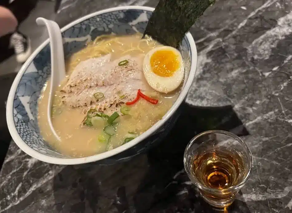 【花蓮排隊拉麵】定置漁場三代目|熱門打卡拉麵店|炸物必點 叮咚News|分享新奇與樂趣