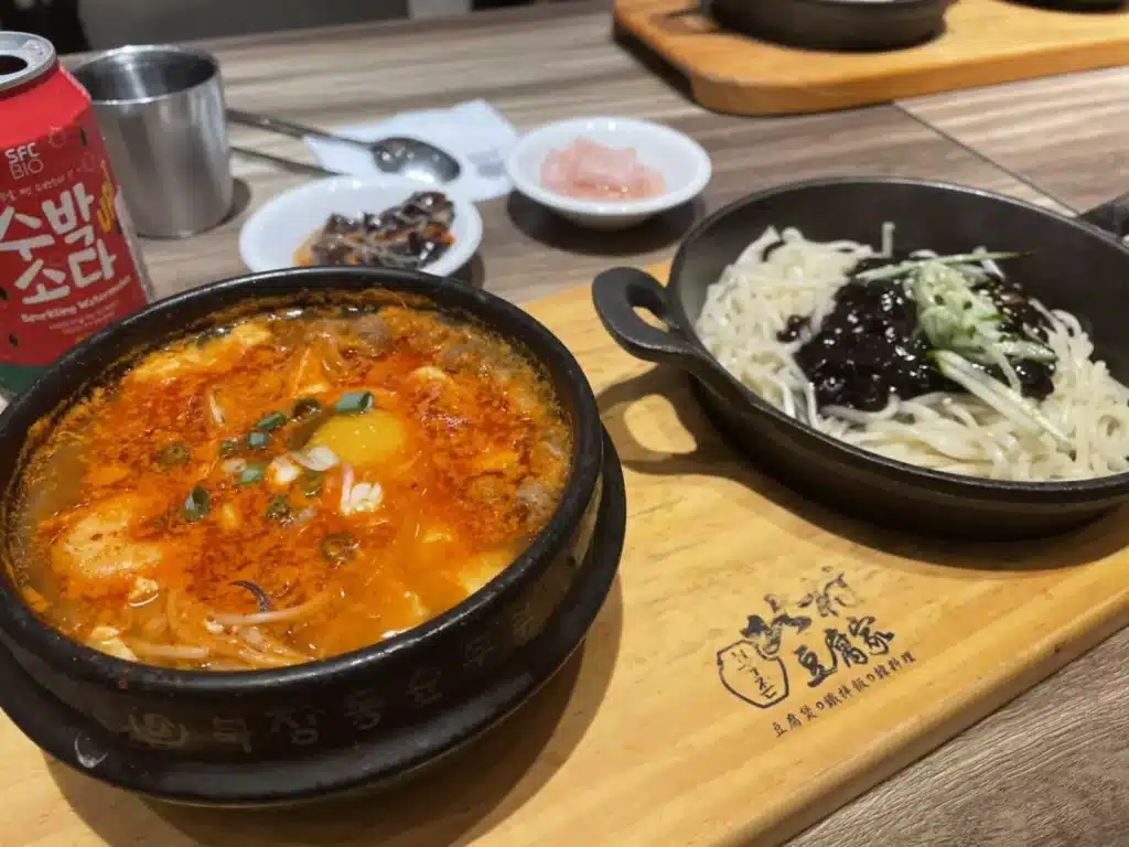 高雄韓式料理推薦|北村豆腐家,豆腐鍋+拌飯DIY超值set,吃完還有霜淇淋! 叮咚News|分享新奇與樂趣