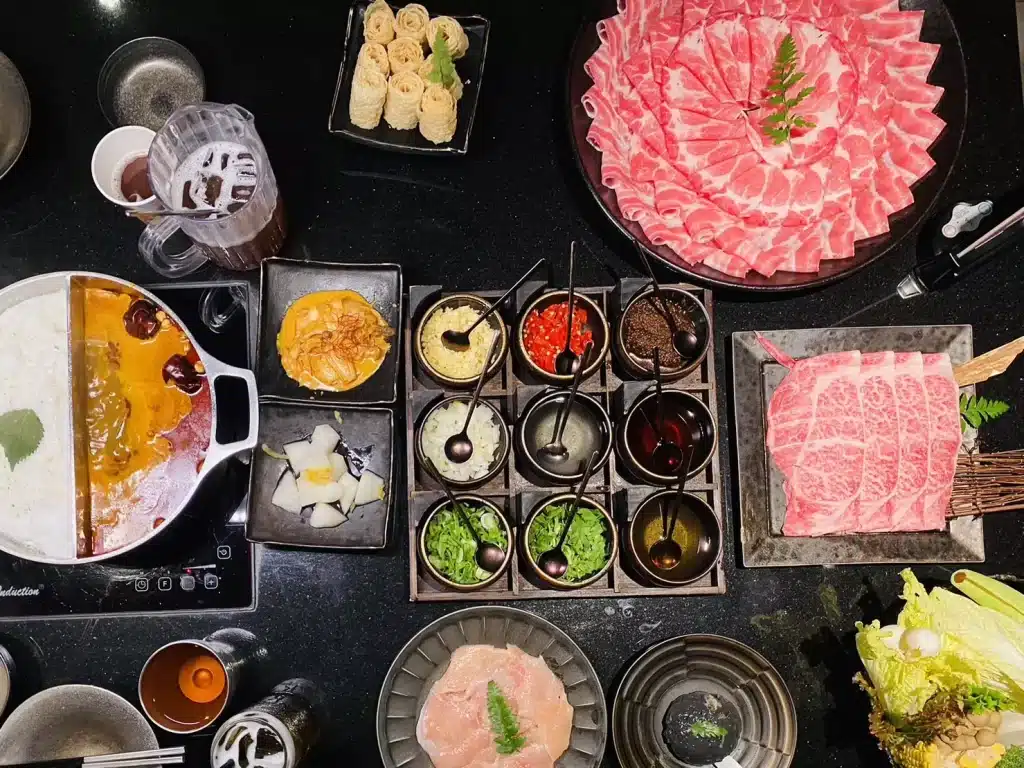 天鍋|泡泡雞白湯x紅金麻辣湯,搭配入口即化和牛,浮誇系火鍋已上線!高雄火鍋 高雄麻辣鴛鴦鍋推薦 Tango天鍋
