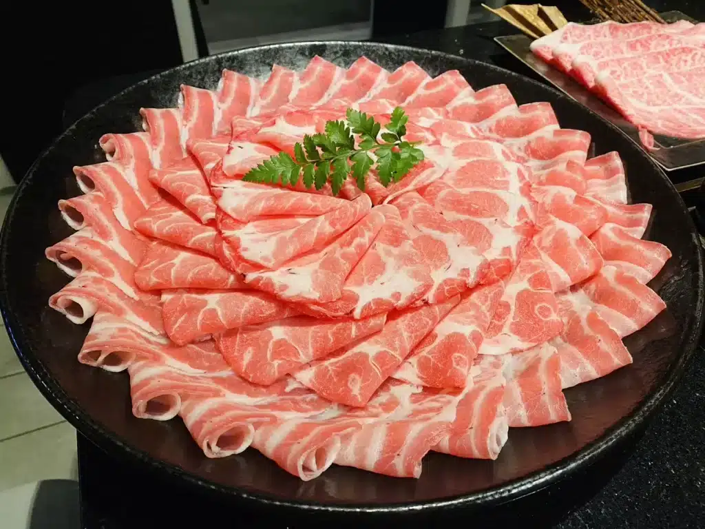 天鍋|泡泡雞白湯x紅金麻辣湯,搭配入口即化和牛,浮誇系火鍋已上線!高雄火鍋 「天鍋」麻辣鴛鴦鍋|泡泡雞白湯x紅金麻辣湯