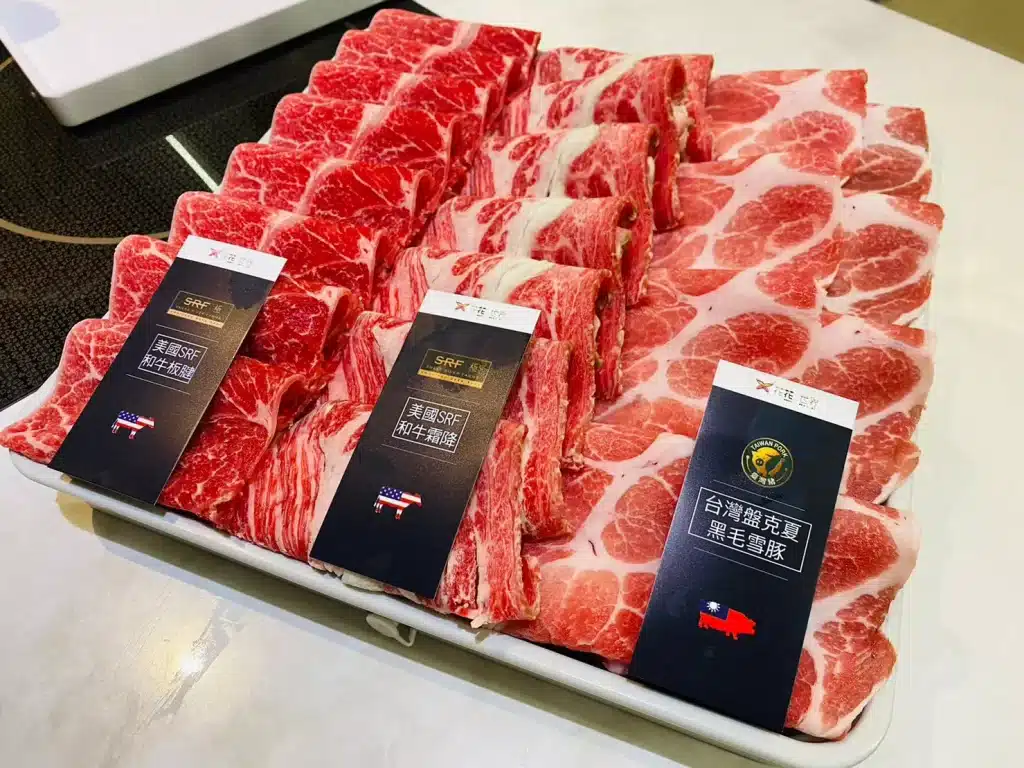 花花世界鍋物|頂奢火鍋x浮誇海鮮肉品拼盤,衝擊你的視覺與味蕾! 叮咚News|分享新奇與樂趣