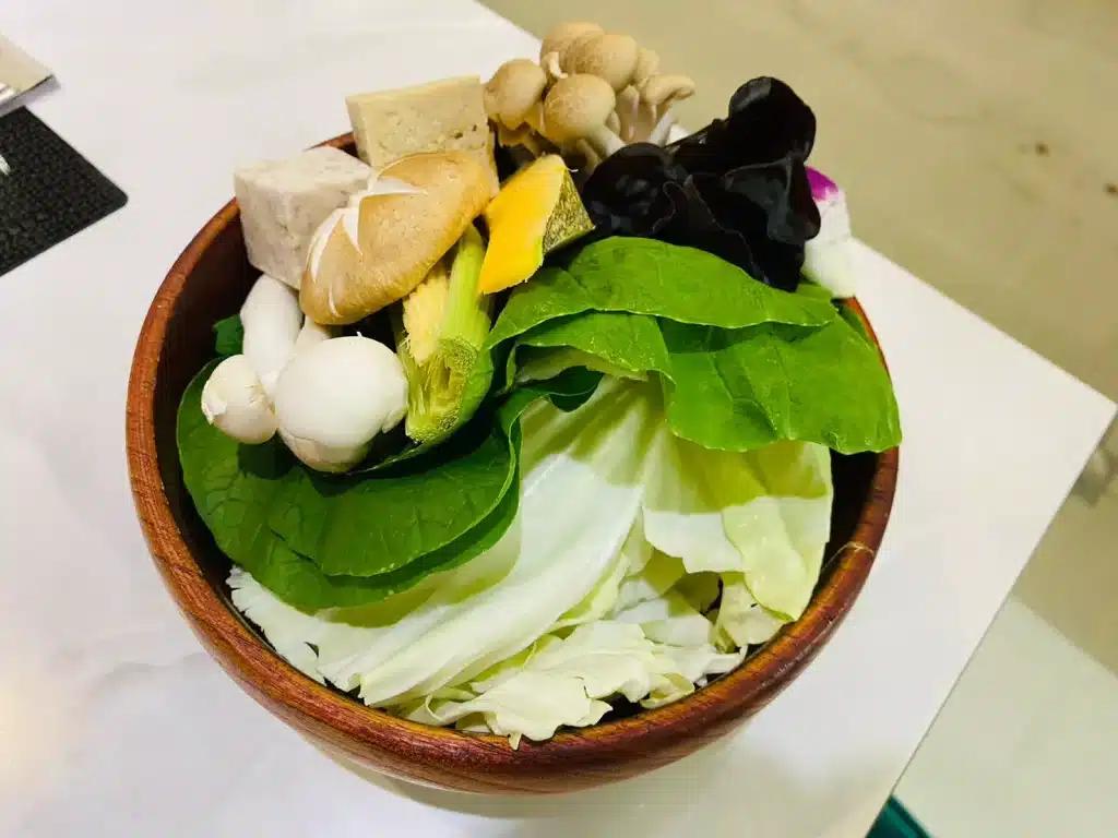 花花世界鍋物|頂奢火鍋x浮誇海鮮肉品拼盤,衝擊你的視覺與味蕾! 叮咚News|分享新奇與樂趣