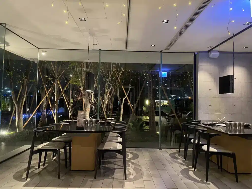 天鍋|泡泡雞白湯x紅金麻辣湯,搭配入口即化和牛,浮誇系火鍋已上線!高雄火鍋 麻辣火鍋推薦 天鍋