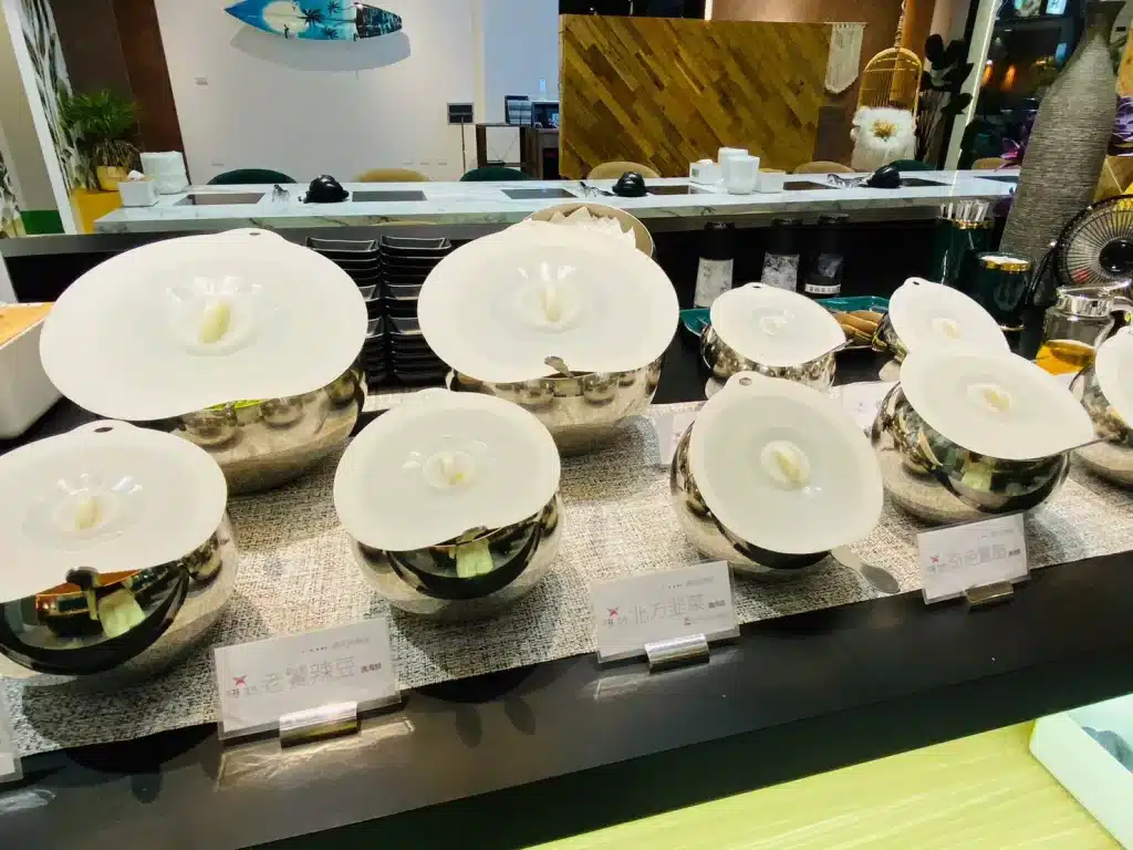 花花世界鍋物|頂奢火鍋x浮誇海鮮肉品拼盤,衝擊你的視覺與味蕾! 叮咚News|分享新奇與樂趣