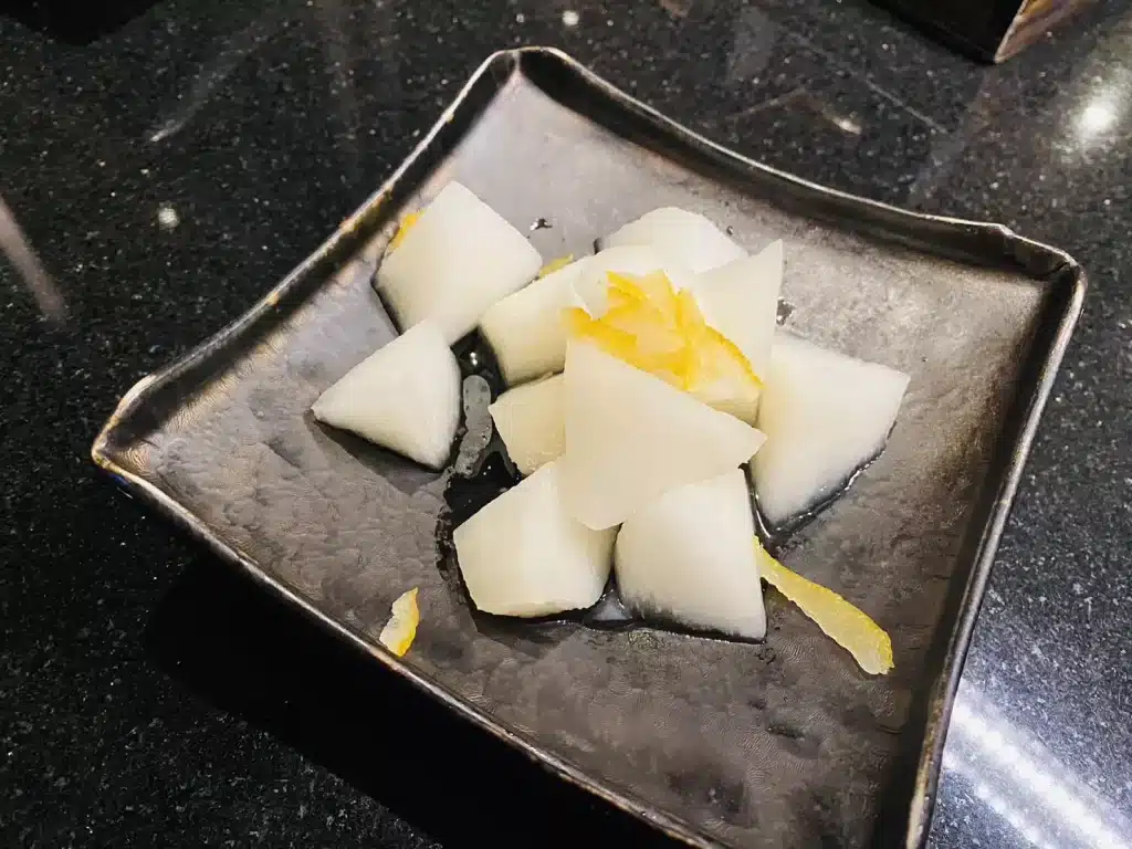 「天鍋」麻辣鴛鴦鍋｜泡泡雞白湯x紅金麻辣湯，搭配入口即化和牛，你的浮誇系火鍋已上線！