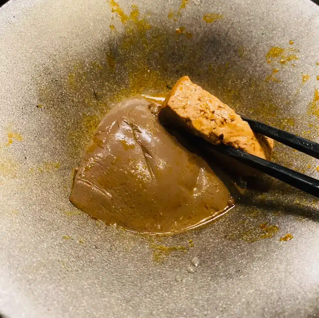 「天鍋」麻辣鴛鴦鍋｜泡泡雞白湯x紅金麻辣湯，搭配入口即化和牛