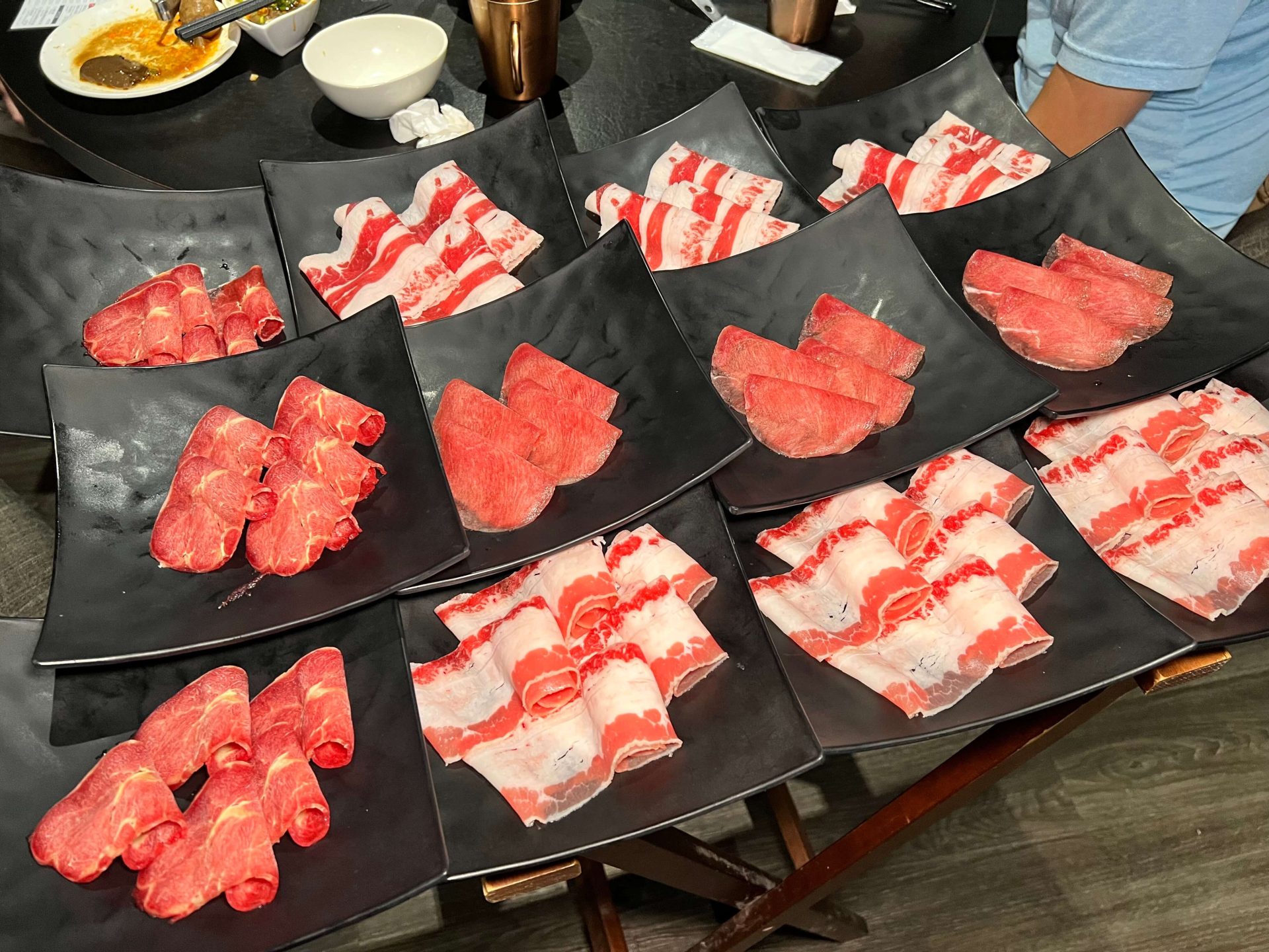 【松江南京火鍋】椒心苑|超寬敞座位,近70種菜品、哈根達斯、莫凡彼吃到飽 叮咚News|分享新奇與樂趣