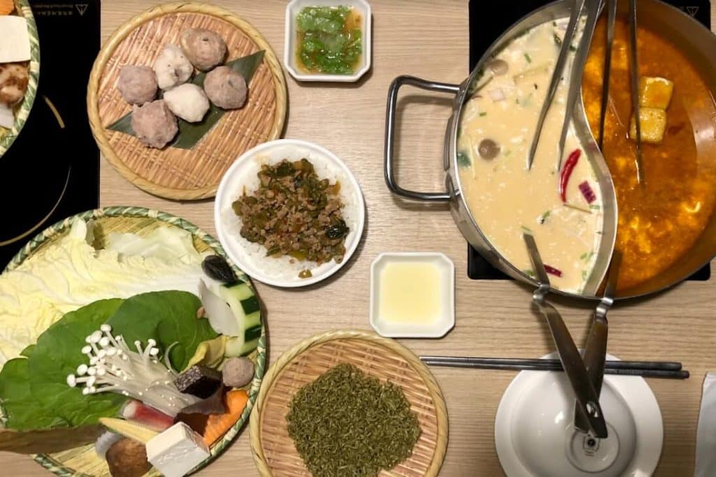 鍋泰山|評價、菜單、必點、價格全攻略!泰式風味鴛鴦鍋,肉量超足、香氣濃厚,兩種口味一次滿足 叮咚News|分享新奇與樂趣