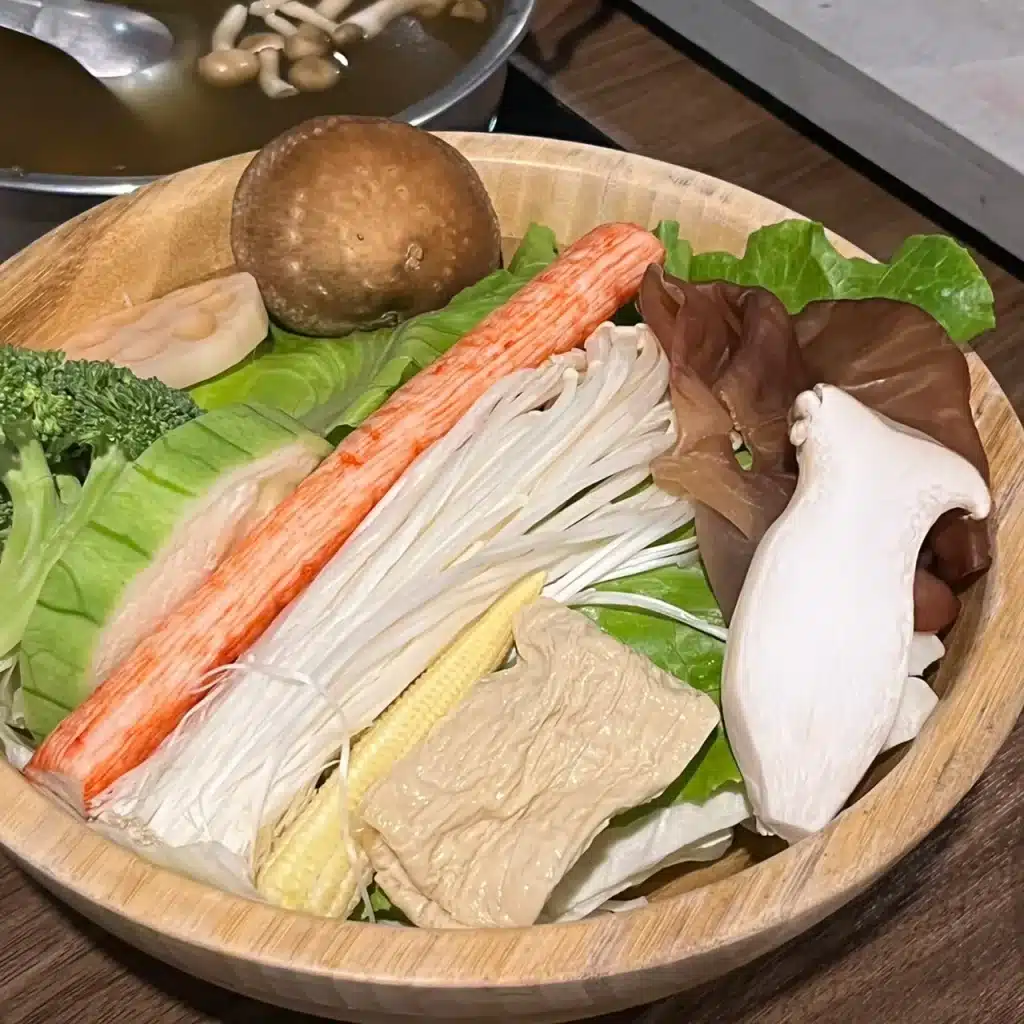 禧珍家|評價、菜單、必點、價格全攻略!冷藏手切厚牛x烤布蕾鍋x炸蛋螺螄粉,宮廷風鍋物有請皇上、皇后入殿享用!台中 叮咚News|分享新奇與樂趣