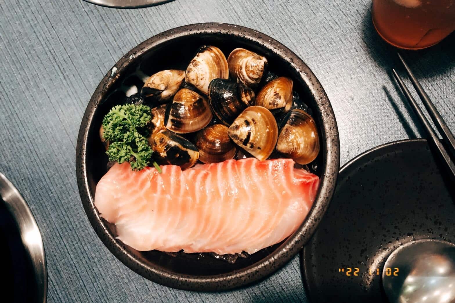 【台中小火鍋推薦】敝姓鍋|獨家特色湯底「起司牛奶鍋」,高大牧場鮮奶加好加滿! 蛤蜊鯛魚雙拼 $388