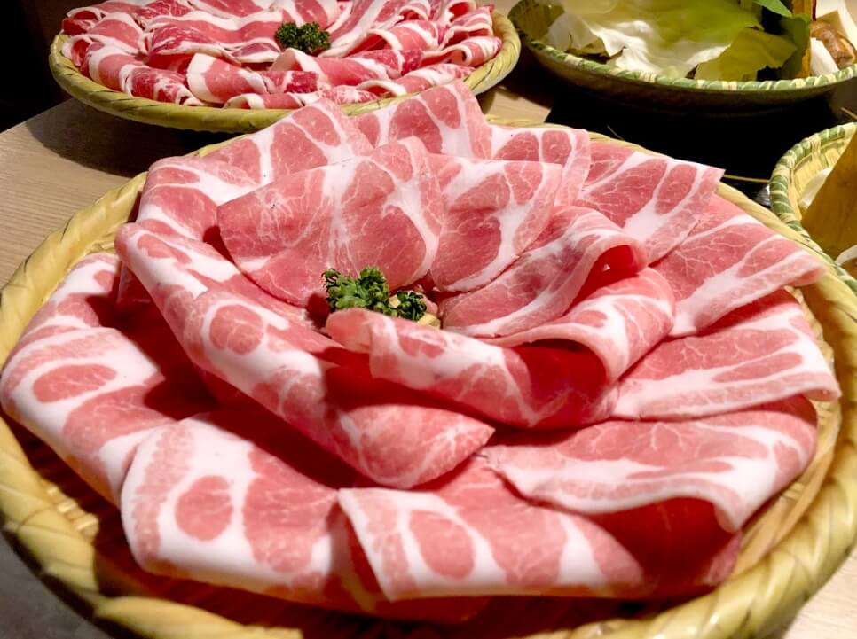 鍋泰山|評價、菜單、必點、價格全攻略!泰式風味鴛鴦鍋,肉量超足、香氣濃厚,兩種口味一次滿足 叮咚News|分享新奇與樂趣