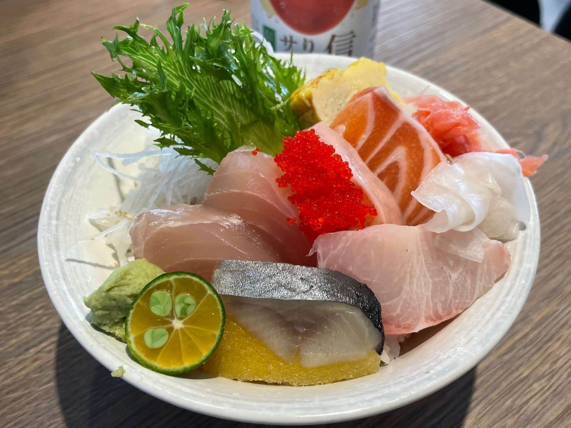 小鮨食事,CP值超高的創意日料!澎拜握壽司拼盤鮮甜海味迸發 餐點小資鮨士丼介紹
