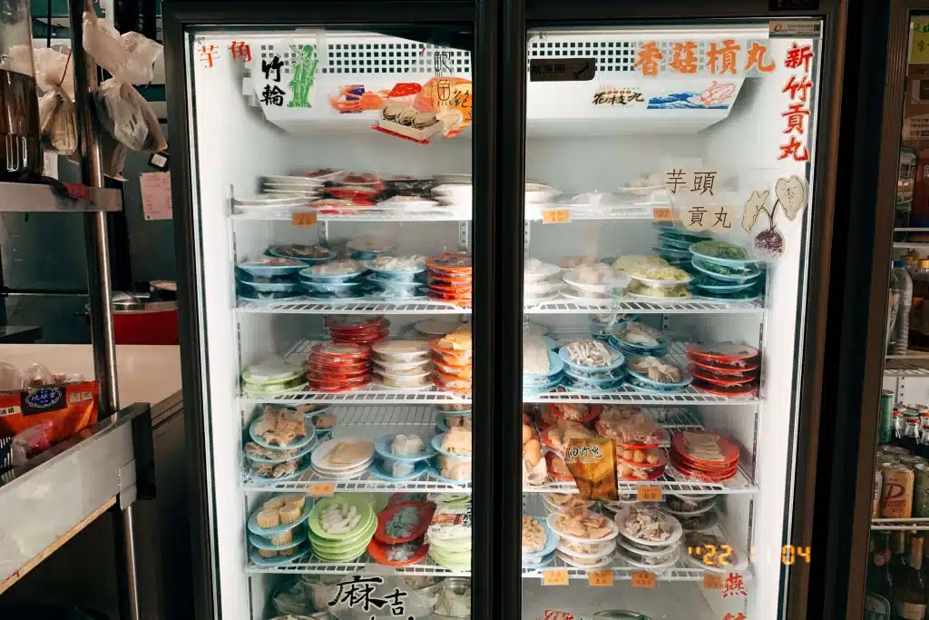 【台中西區火鍋】食藝石頭火鍋|古早味桌邊現炒火鍋,麻油香氣四溢超犯規!半自助式豐富食材隨意自取 叮咚News|分享新奇與樂趣
