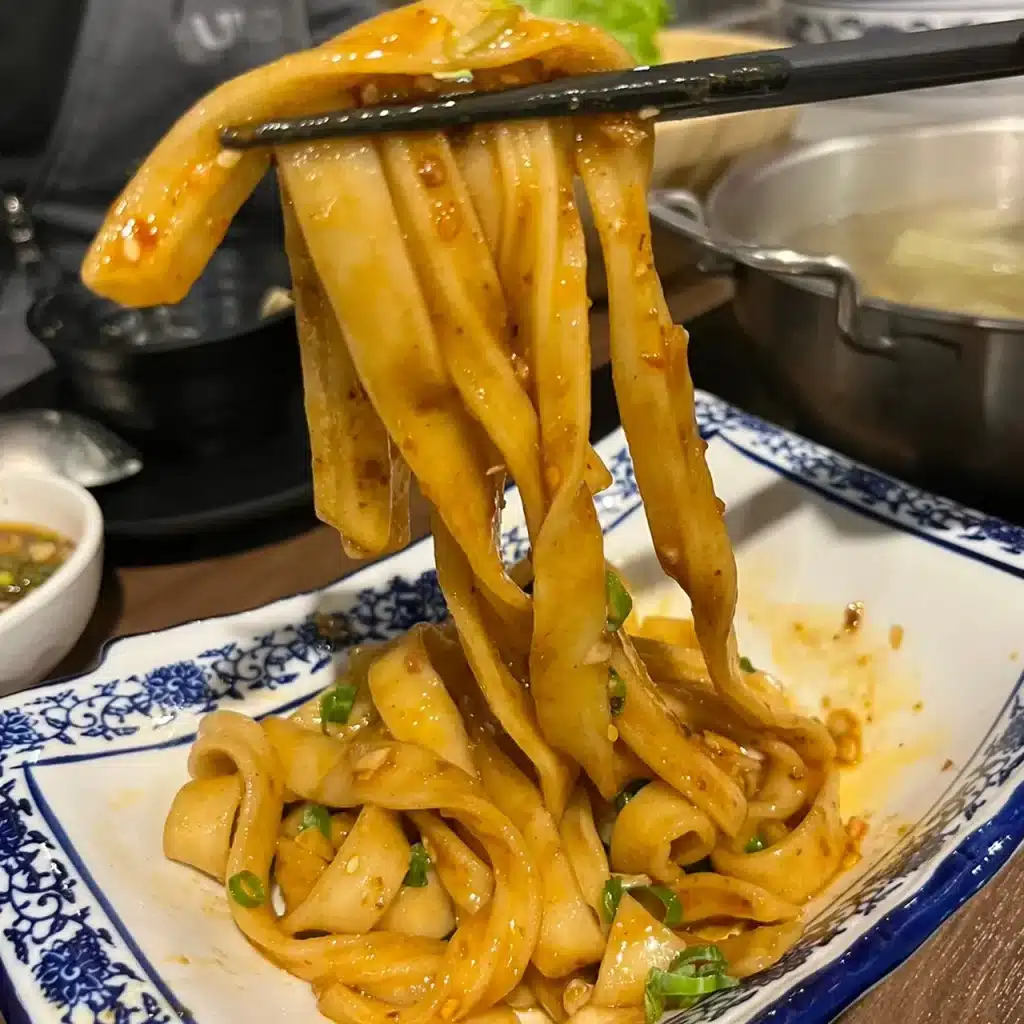 禧珍家|評價、菜單、必點、價格全攻略!冷藏手切厚牛x烤布蕾鍋x炸蛋螺螄粉,宮廷風鍋物有請皇上、皇后入殿享用!台中 叮咚News|分享新奇與樂趣