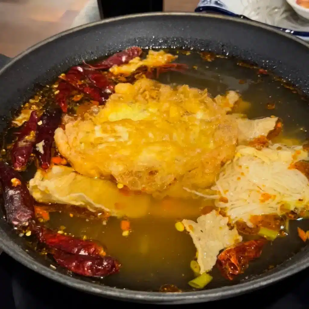 禧珍家|評價、菜單、必點、價格全攻略!冷藏手切厚牛x烤布蕾鍋x炸蛋螺螄粉,宮廷風鍋物有請皇上、皇后入殿享用!台中 叮咚News|分享新奇與樂趣