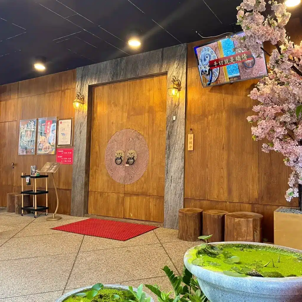 禧珍家|評價、菜單、必點、價格全攻略!冷藏手切厚牛x烤布蕾鍋x炸蛋螺螄粉,宮廷風鍋物有請皇上、皇后入殿享用!台中 叮咚News|分享新奇與樂趣