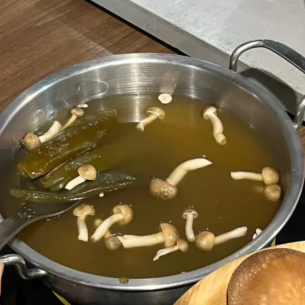 禧珍家|評價、菜單、必點、價格全攻略!冷藏手切厚牛x烤布蕾鍋x炸蛋螺螄粉,宮廷風鍋物有請皇上、皇后入殿享用!台中 叮咚News|分享新奇與樂趣