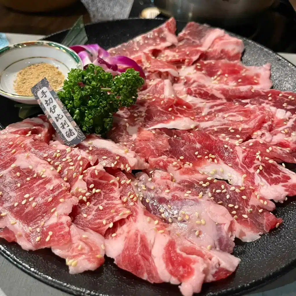 禧珍家|評價、菜單、必點、價格全攻略!冷藏手切厚牛x烤布蕾鍋x炸蛋螺螄粉,宮廷風鍋物有請皇上、皇后入殿享用!台中 叮咚News|分享新奇與樂趣