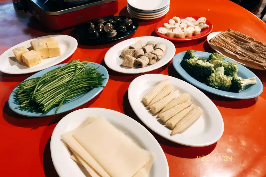 【台中西區火鍋】食藝石頭火鍋|古早味桌邊現炒火鍋,麻油香氣四溢超犯規!半自助式豐富食材隨意自取 叮咚News|分享新奇與樂趣