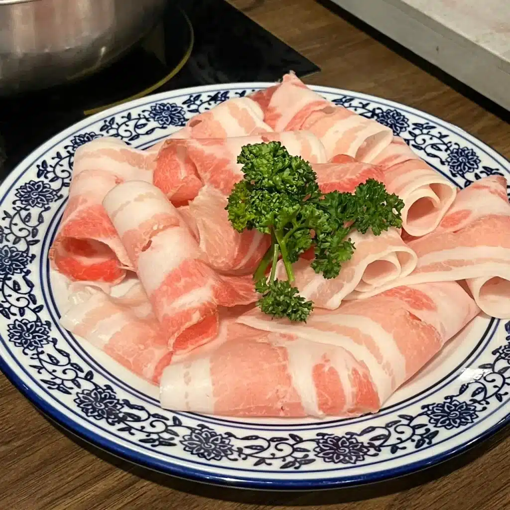禧珍家|評價、菜單、必點、價格全攻略!冷藏手切厚牛x烤布蕾鍋x炸蛋螺螄粉,宮廷風鍋物有請皇上、皇后入殿享用!台中 叮咚News|分享新奇與樂趣