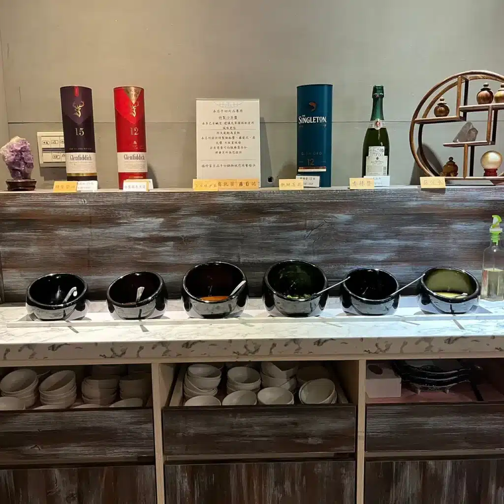 禧珍家|評價、菜單、必點、價格全攻略!冷藏手切厚牛x烤布蕾鍋x炸蛋螺螄粉,宮廷風鍋物有請皇上、皇后入殿享用!台中 叮咚News|分享新奇與樂趣