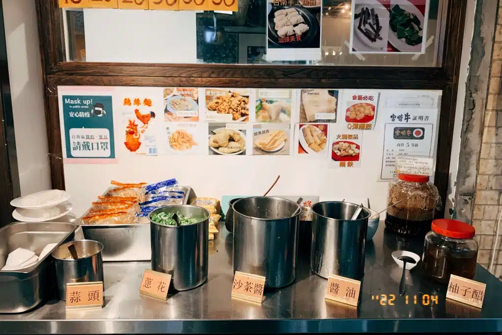 【台中西區火鍋】食藝石頭火鍋|古早味桌邊現炒火鍋,麻油香氣四溢超犯規!半自助式豐富食材隨意自取 叮咚News|分享新奇與樂趣