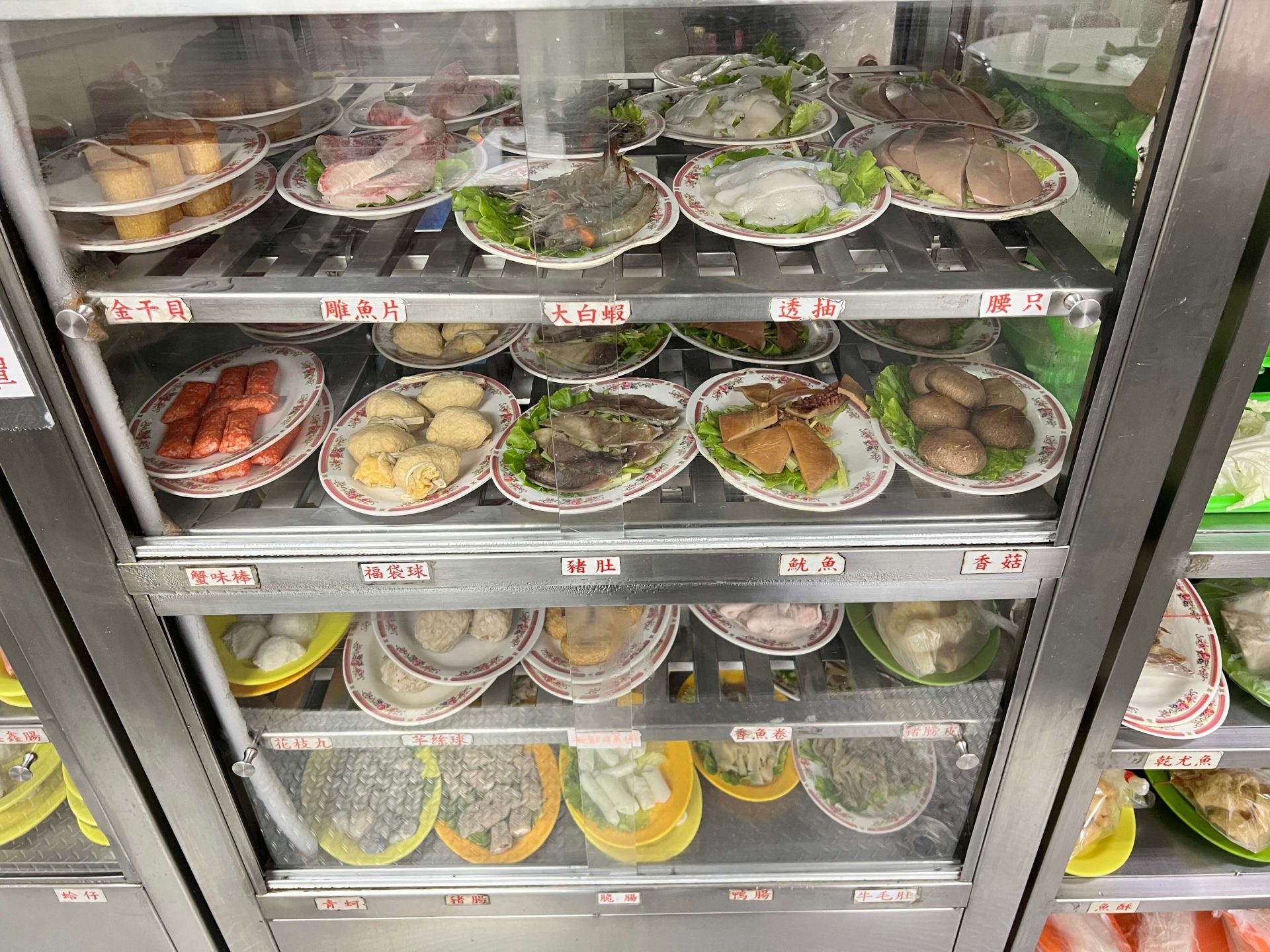 松江南京站石頭火鍋|小紅莓石頭火鍋城,僅此一家別無分店,屹立不搖40年的台北老店! 叮咚News|分享新奇與樂趣