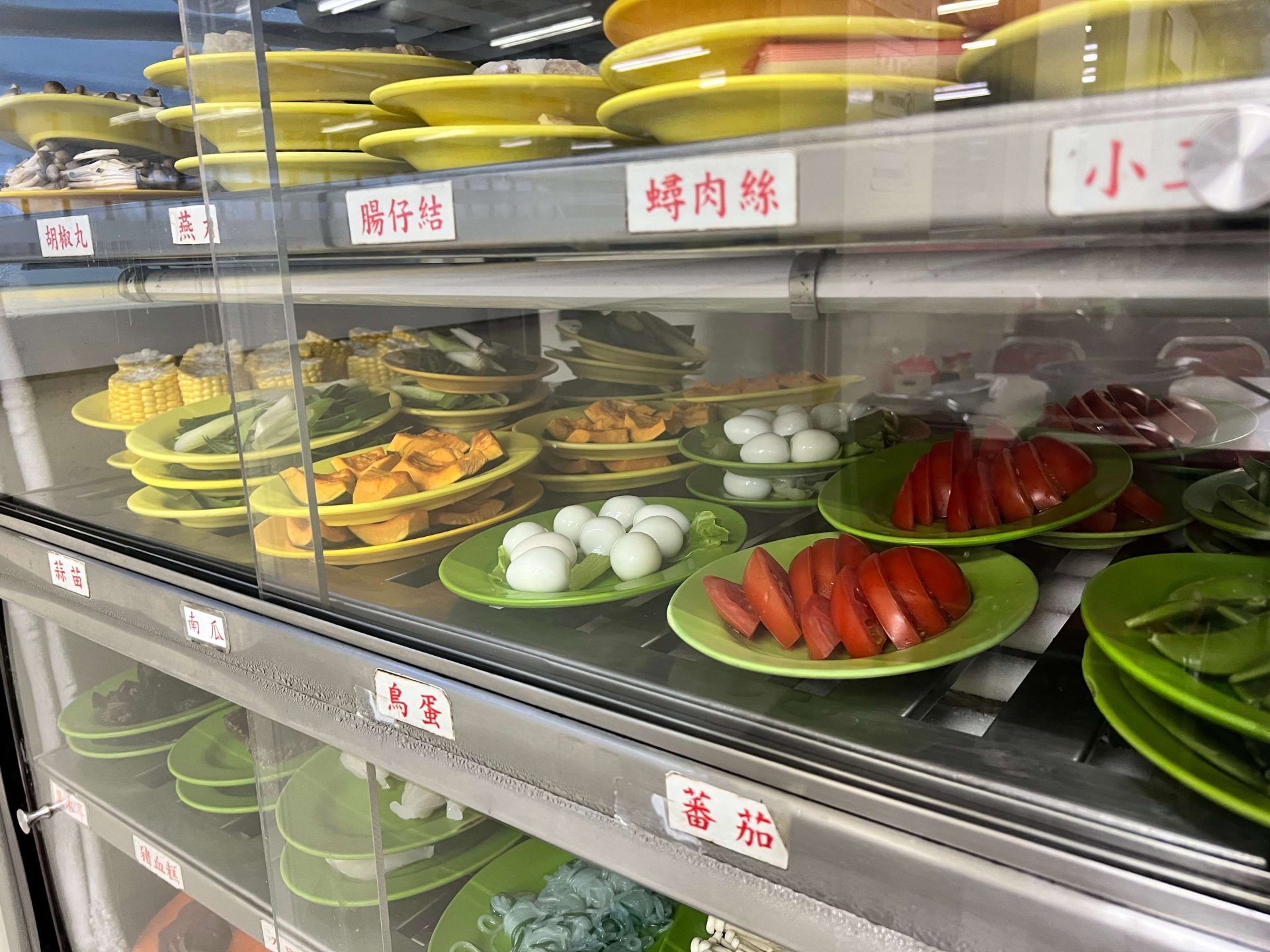 松江南京站石頭火鍋|小紅莓石頭火鍋城,僅此一家別無分店,屹立不搖40年的台北老店! 叮咚News|分享新奇與樂趣
