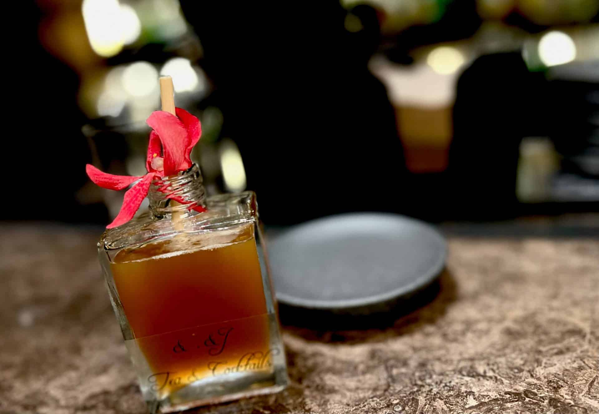 【國父紀念館餐酒館】Cog & J 每一杯調酒都是故事 日出花澄|琴酒、蜜香紅茶、岩蘭草、金針花