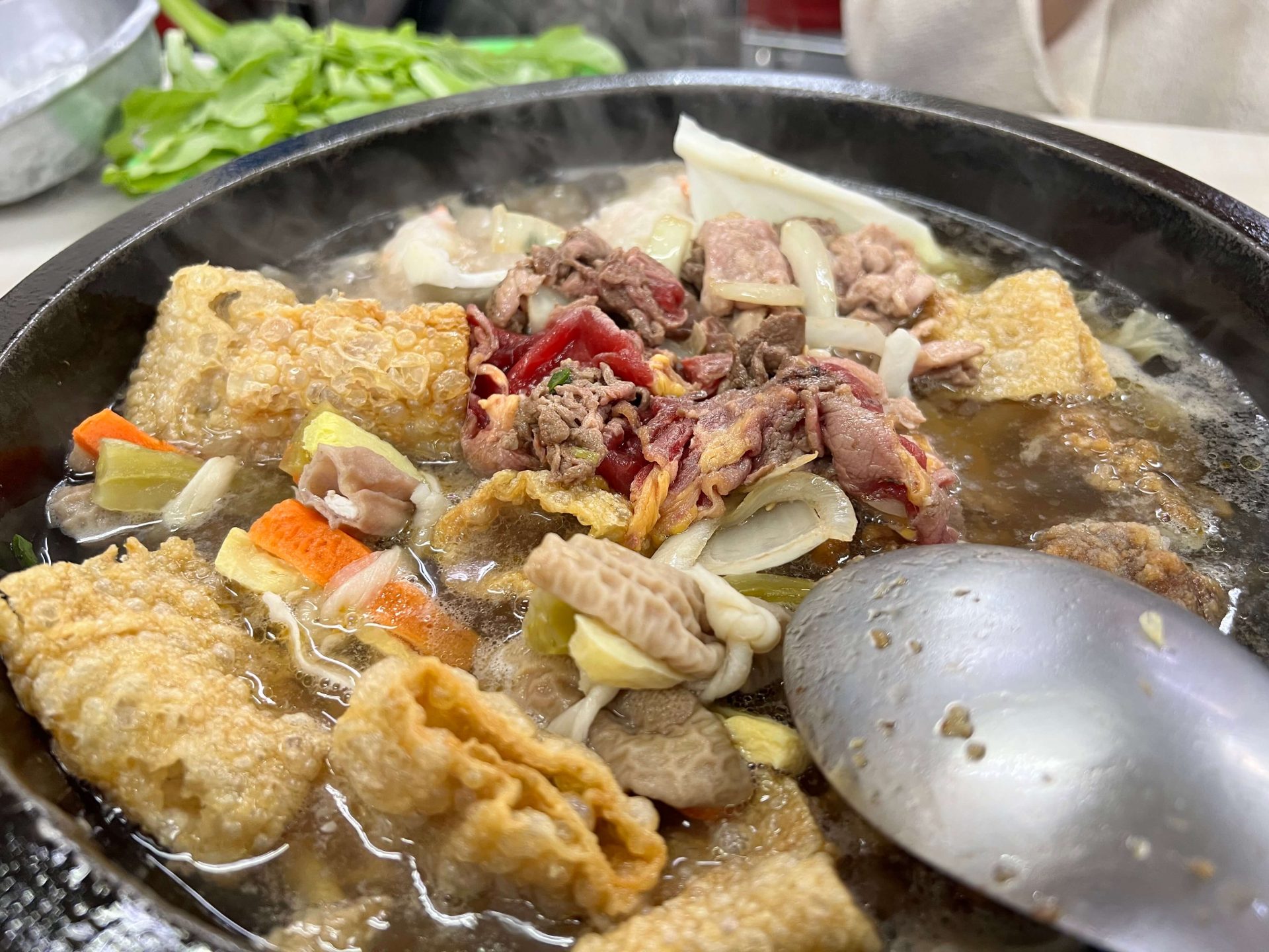 松江南京站石頭火鍋|小紅莓石頭火鍋城,僅此一家別無分店,屹立不搖40年的台北老店! 石頭火鍋